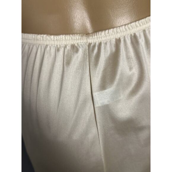 Vintage Vanity Fair Half Slip Cream Size Small L Antron III Dupont Nylon USA - Picture 8 of 8